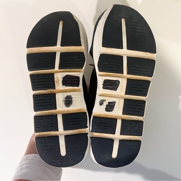 On Cloud Play Navy Blue Kids Shoes - Picture 10 of 11